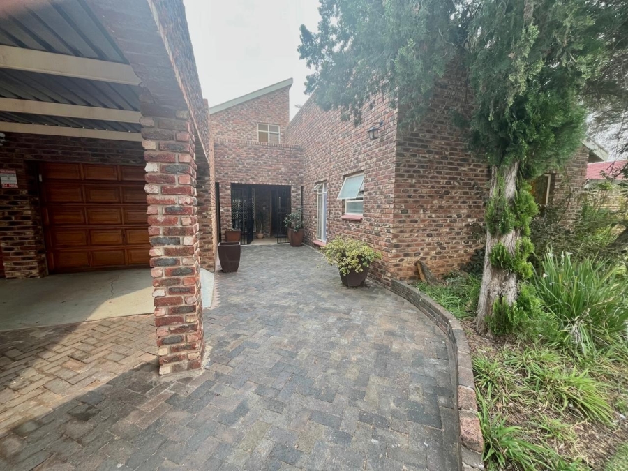 3 Bedroom Property for Sale in Flimieda North West